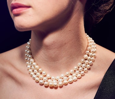 Sold at Auction: Louis Vuitton, Louis Vuitton Pearl Charmy Necklace