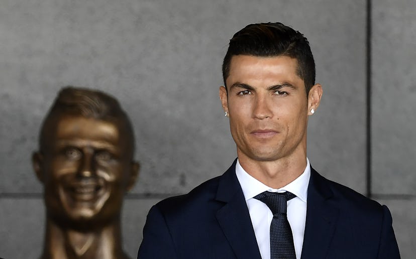 TOPSHOT-FBL-POR-AIRPORT-RONALDO
