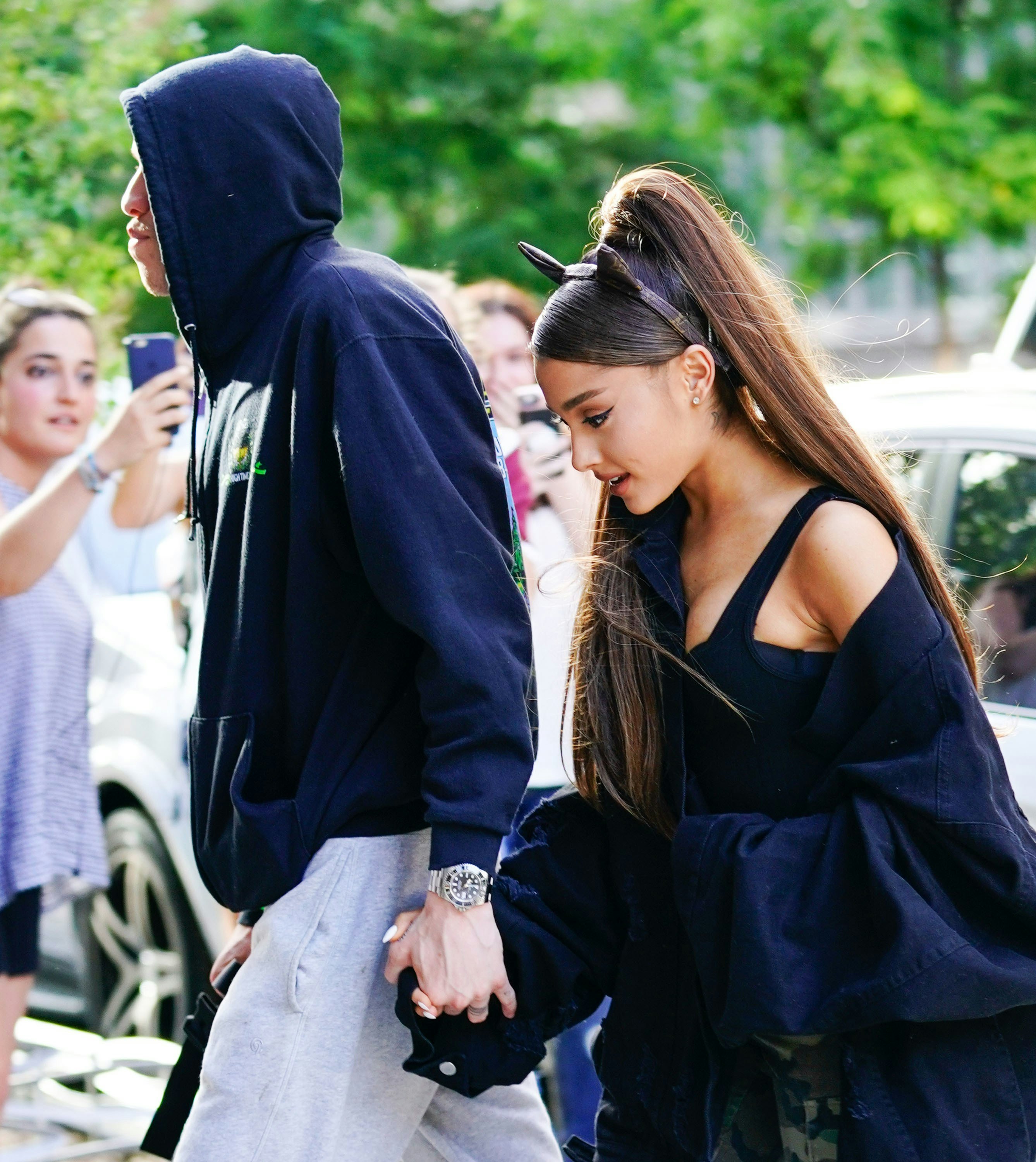 Ariana Grande Wears Sweatshirt With Pete Davidson s Face on It