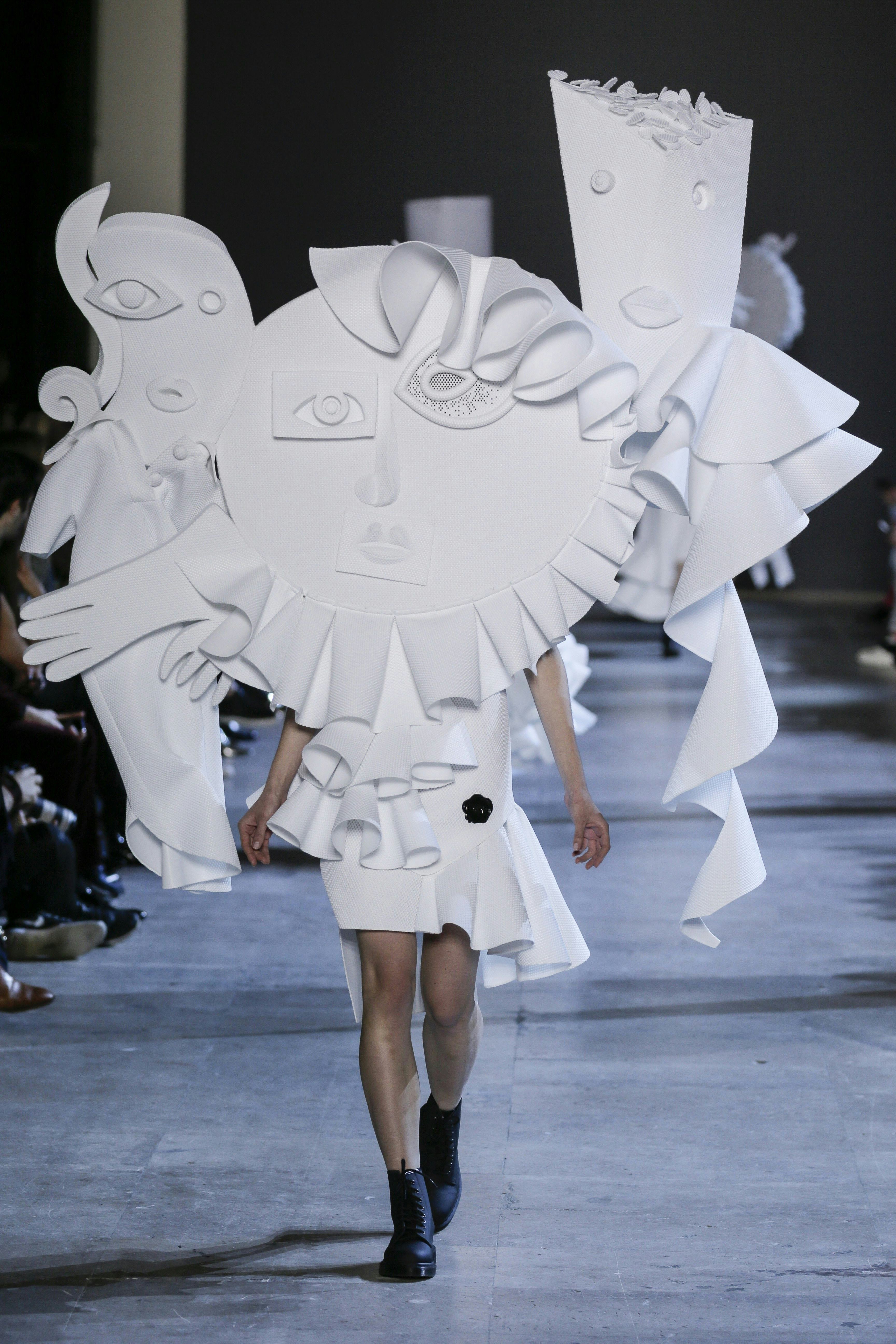 Viktor And Rolf S Spring 19 Couture Collection Is Full Of Memes To Bookmark