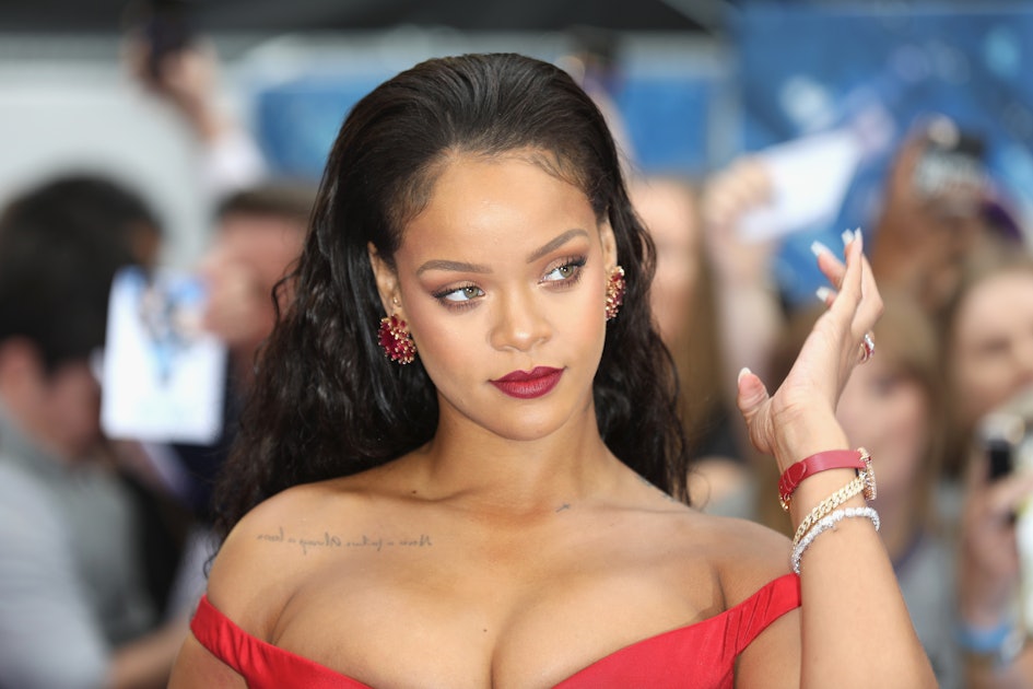 Rihanna Hardcore Porn - Rihanna Doesn't Mind if Her Lace Front Shows a Little Bit