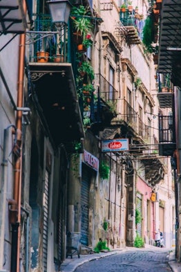 PALERMO-STREETS OF THE OLD TOWN.jpg