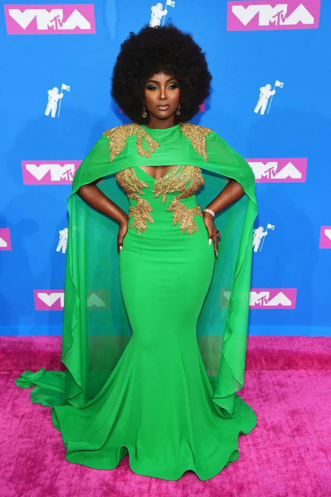 2018 VMAs: Jennifer Lopez Goes Metallic