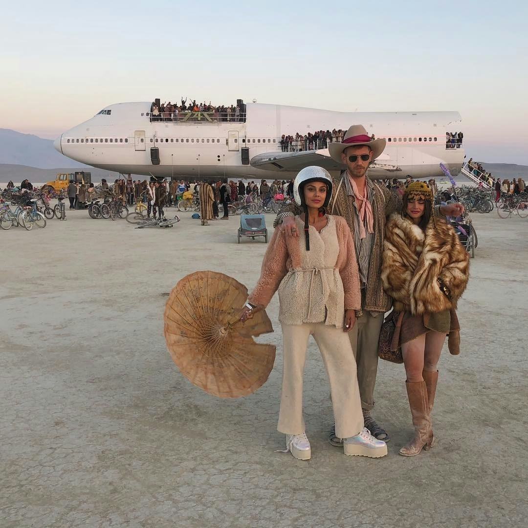 Burning Man 2018 How Celebrities Like Karlie Kloss and Alessandra