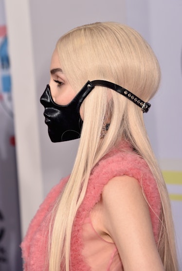 POPPY Wears A Black Mask At The AMAs 2