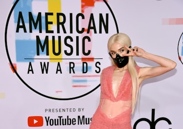 POPPY Wears A Black Mask At The AMAs 4
