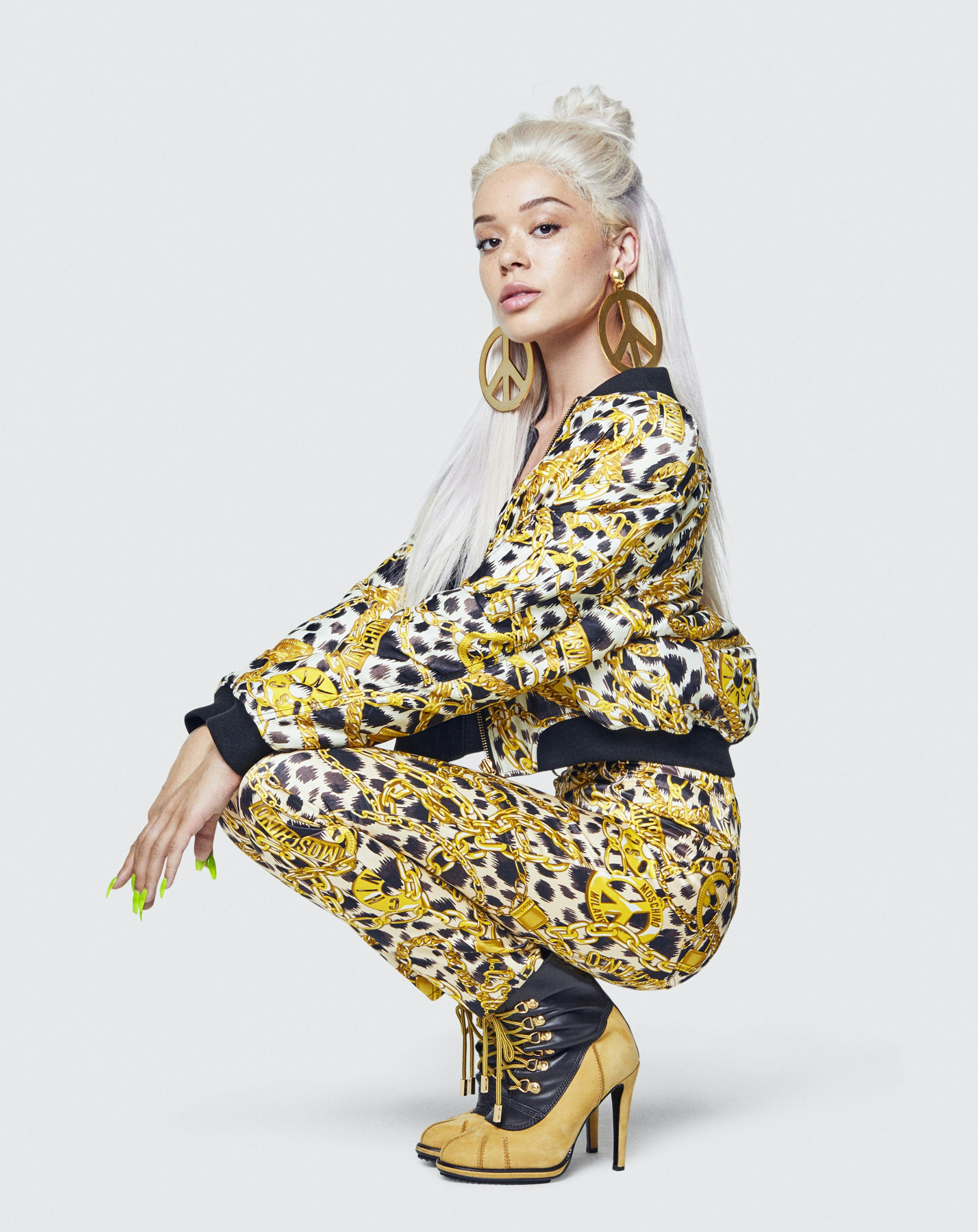H&m collab with moschino shop
