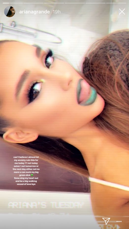 ariana-grande-lipstick-insta.png