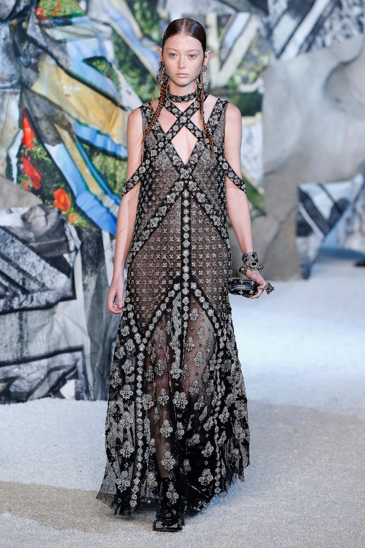 Alexander McQueen : Runway - Paris Fashion Week Womenswear Spring/Summer 2019