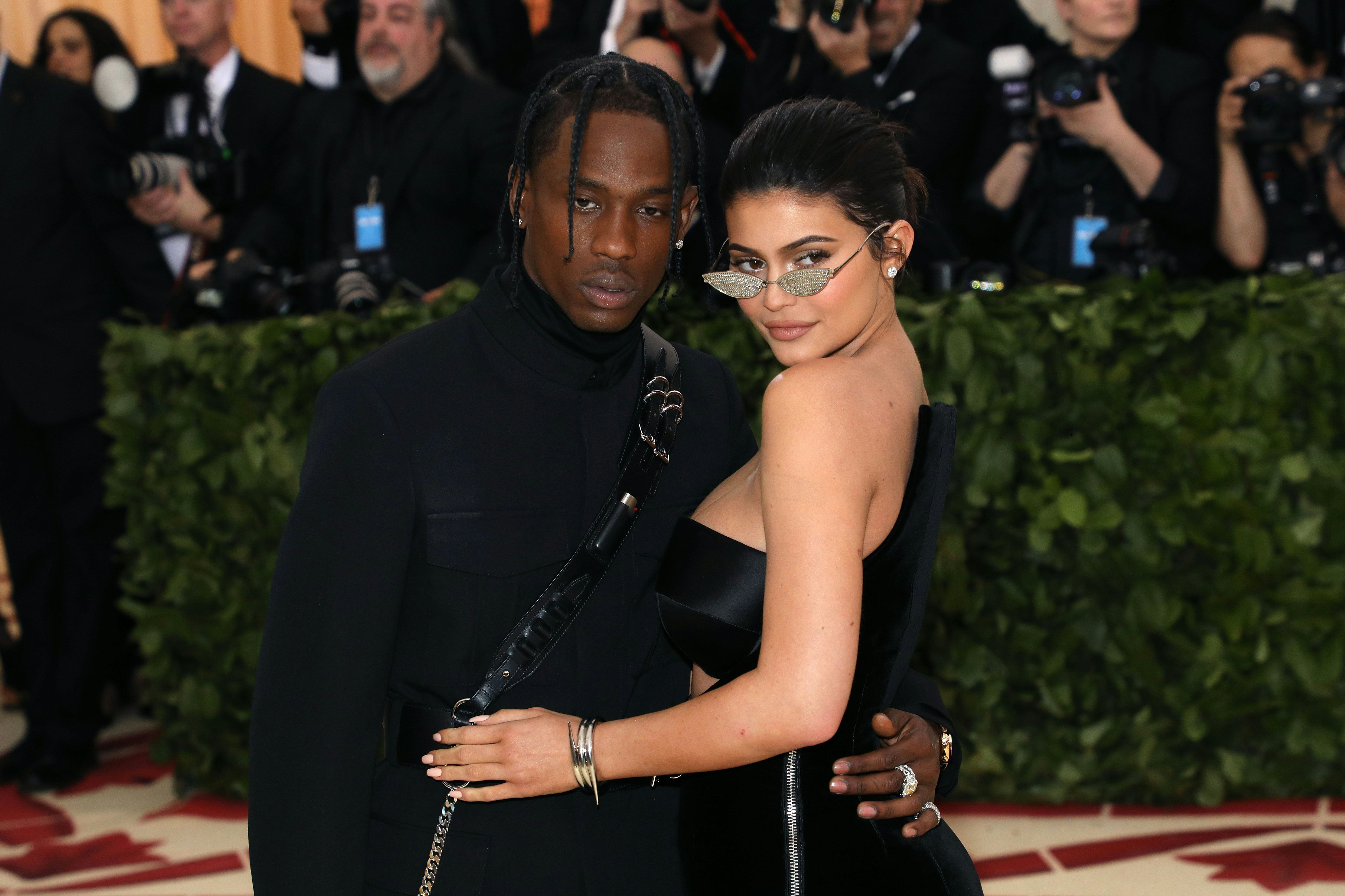 Kylie Jenner Responds To Pranksters Who Staged Photos Of Travis Scott ...