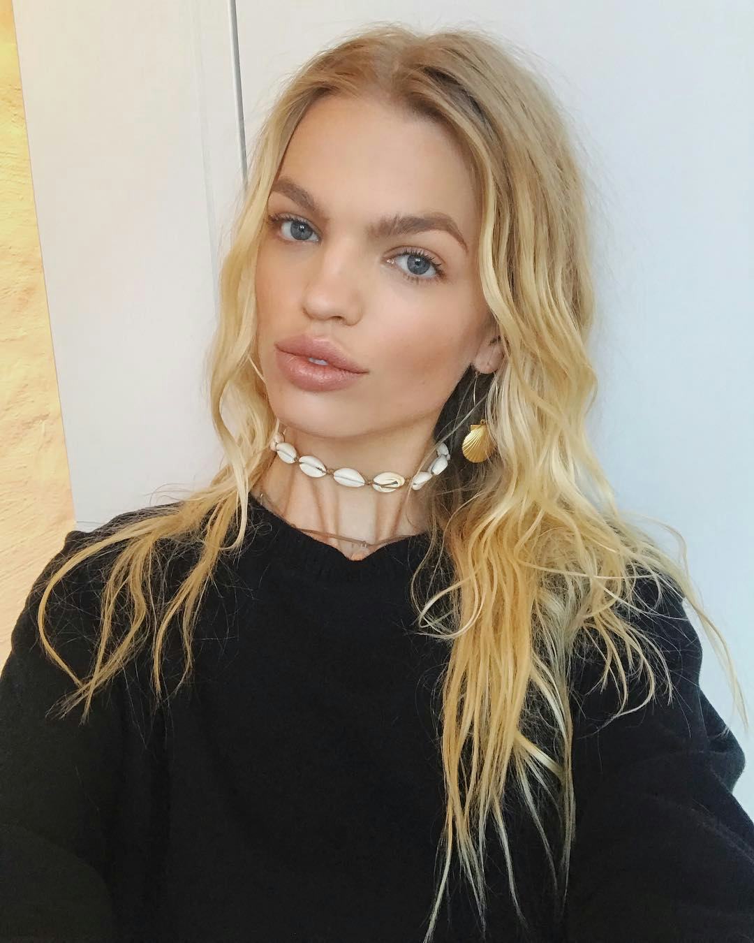 Sophie Turner’s Glam Smokey Eye, Shay Mitchell’s Sleek Bob, and More of