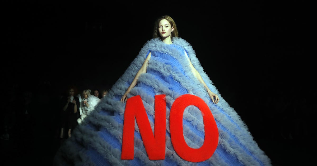 Viktor And Rolf S Spring 19 Couture Collection Is Full Of Memes To Bookmark Viktor And Rolf S Spring 19 Couture Collection Is Full Of Memes To Bookmark