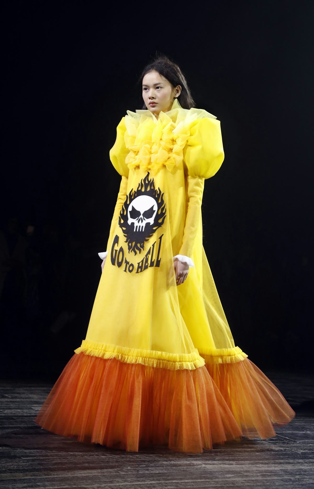 Viktor And Rolf S Spring 19 Couture Collection Is Full Of Memes To Bookmark