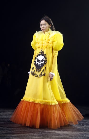 Viktor And Rolf S Spring 19 Couture Collection Is Full Of Memes To Bookmark Viktor And Rolf S Spring 19 Couture Collection Is Full Of Memes To Bookmark