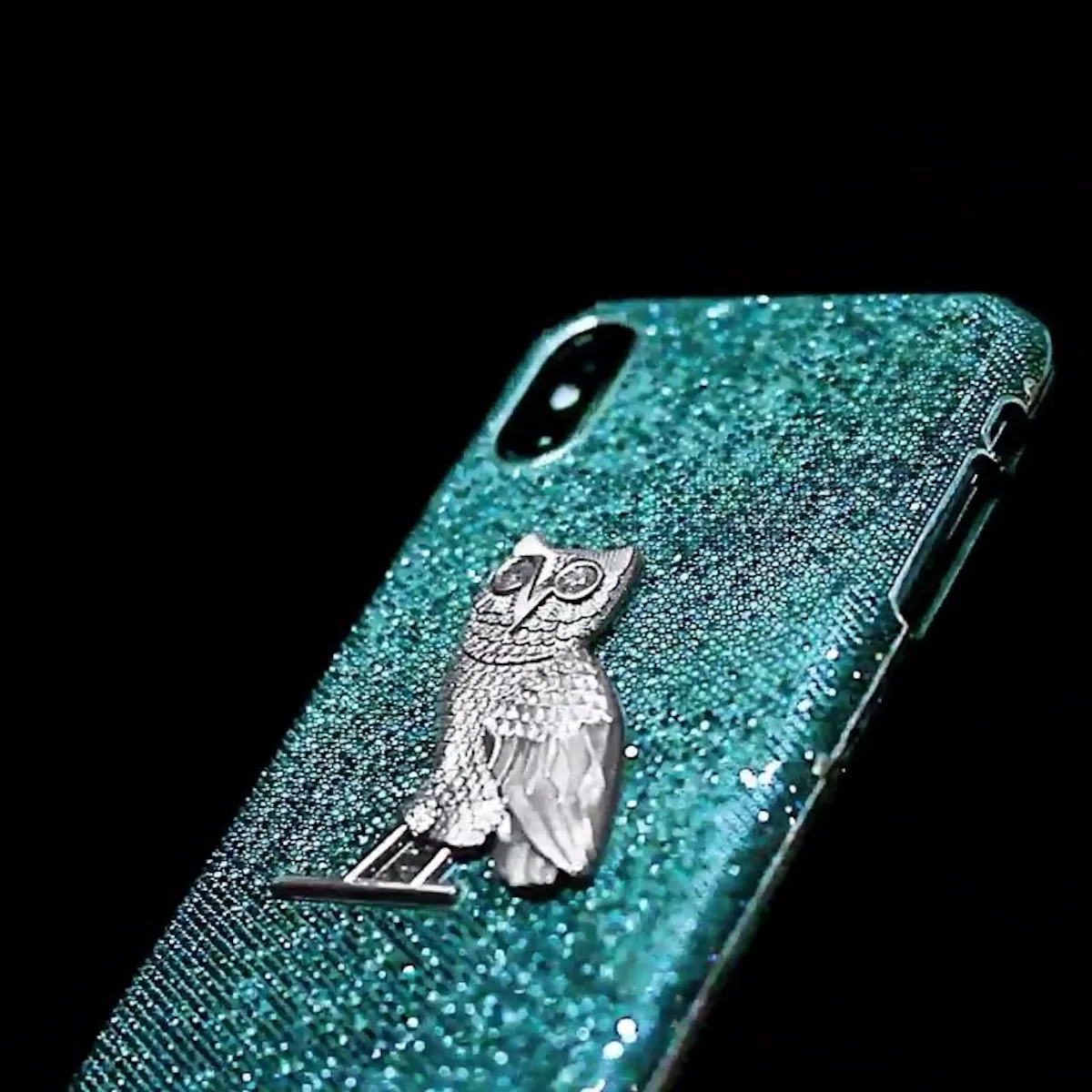 Drake Commissioned a $400,000 Diamond-Encrusted iPhone Case Drake Commissioned a $400,000 Diamond-Encrusted iPhone Case