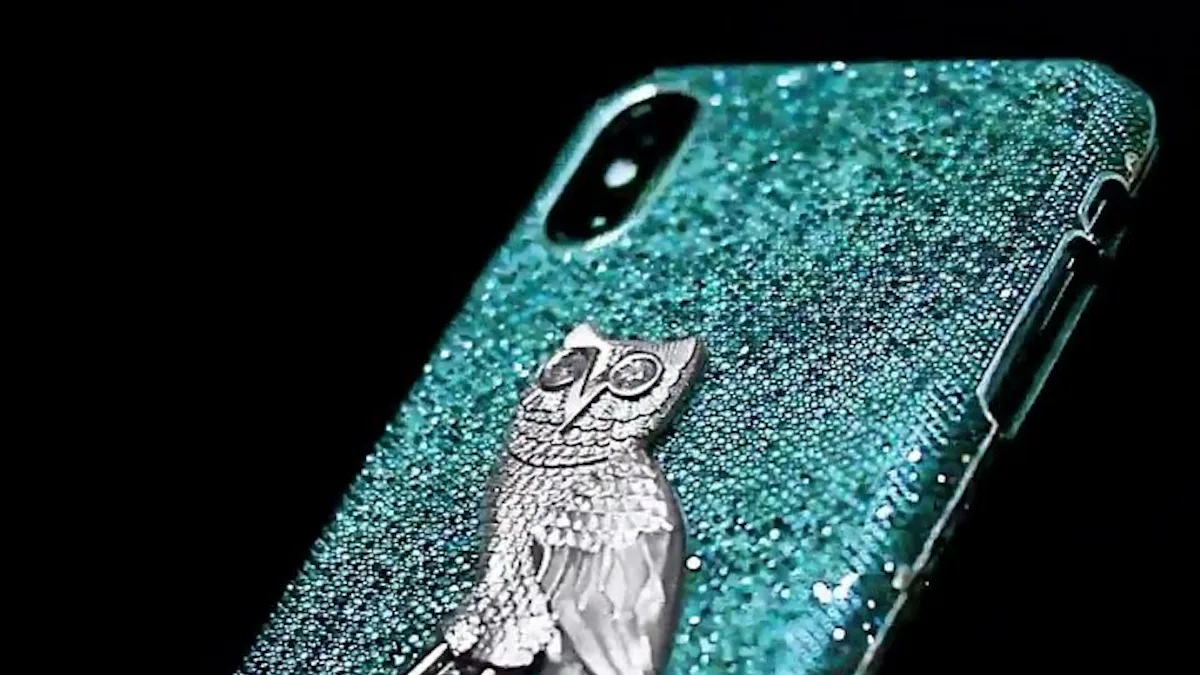 Drake Commissioned a $400,000 Diamond-Encrusted iPhone Case Drake Commissioned a $400,000 Diamond-Encrusted iPhone Case