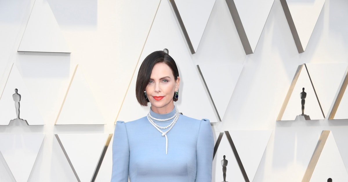 Charlize Theron Debuts a Brunette Bob at the Oscars for ...