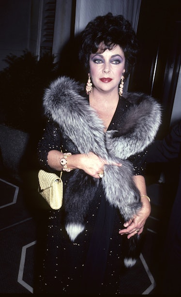 Elizabeth  Taylor  leaving Carlyle Hotel in  New York - December 1, 1980