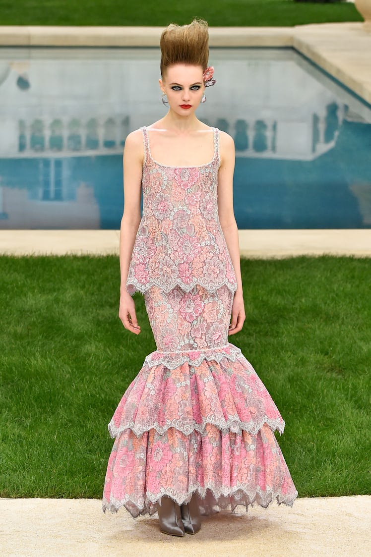 Fran Summers posing during the Chanel Spring-Summer 2019 fashion show.