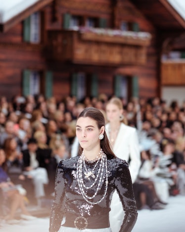 Video: Front-Row Stars at Karl Lagerfeld's Final Chanel Show Remember the  Late Designer – WWD