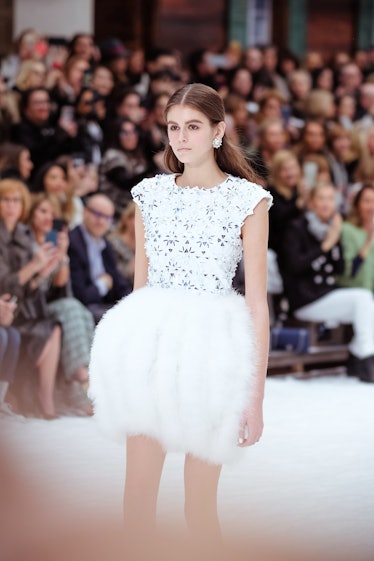 The Beauty Look for Karl Lagerfeld's Final Runway Show Was Classic Chanel -  Fashionista