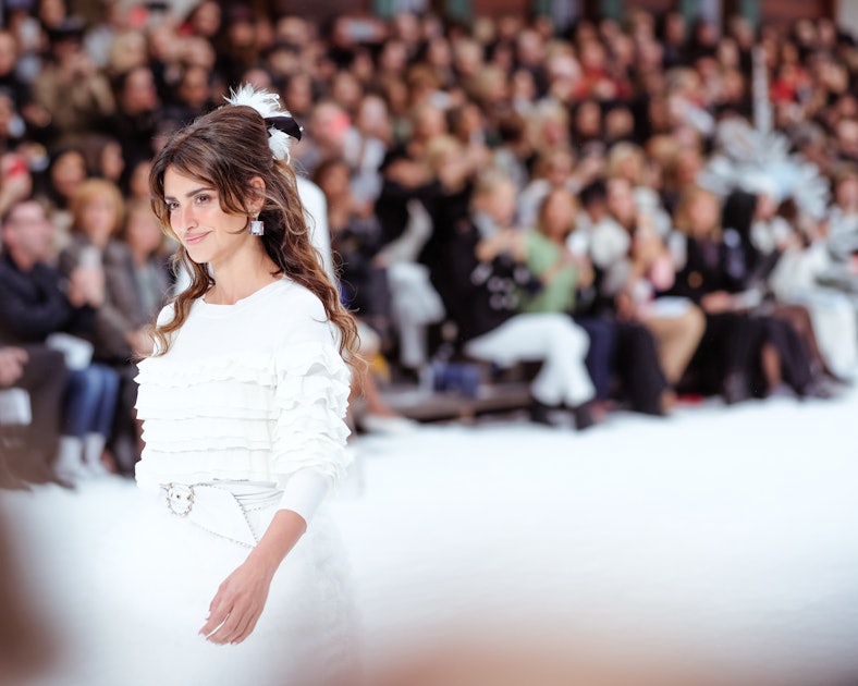 See Chanel’s Emotional Runway Tribute to the Late Karl Lagerfeld