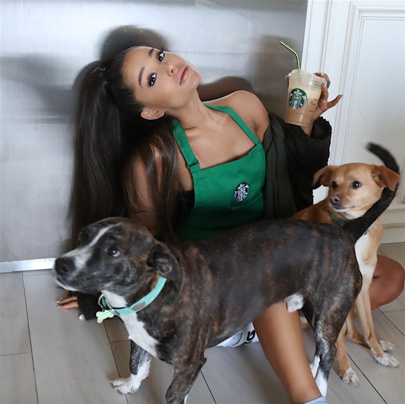 ariana-grande-starbucks.png