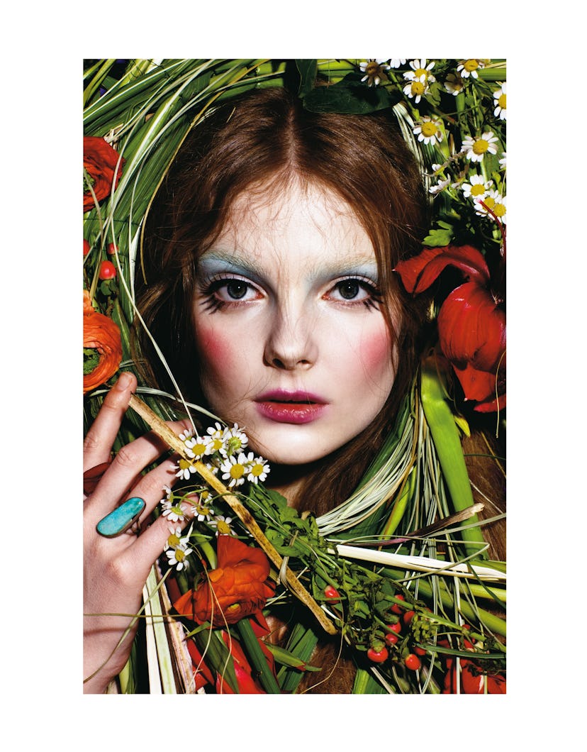 BEAUTY NOTE: EYELIDS TAKE ON AN OCEANLIKE SHIMMER WITH ESTEE LAUDER BRONZE GODDESS EYE SHADOW PALETT...
