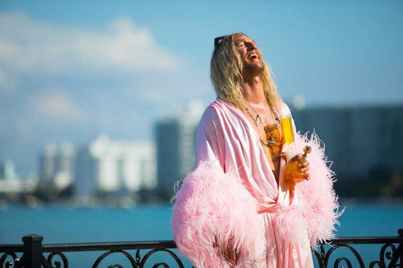 Moondog (Matthew McConaughey) in THE BEACH BUM. Courtesy of NEON and VICE..jpg