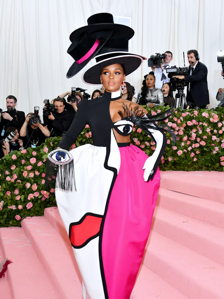 2019 met gala mugler corset dress Kim Kardashian's Controversial 2019 Met Gala Look, Explained