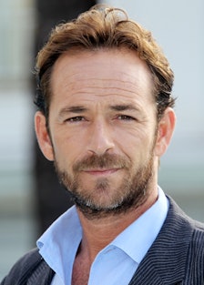Actor Luke Perry poses during the TV ser