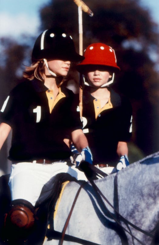 WINNING LONDON, Ashley Olsen, Mary-Kate Olsen, 2001, (c)Warner Home Video/courtesy Everett Collectio