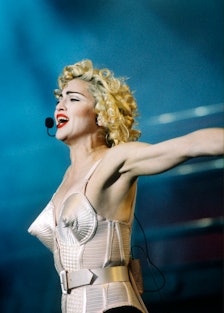 Madonna Blonde Ambition