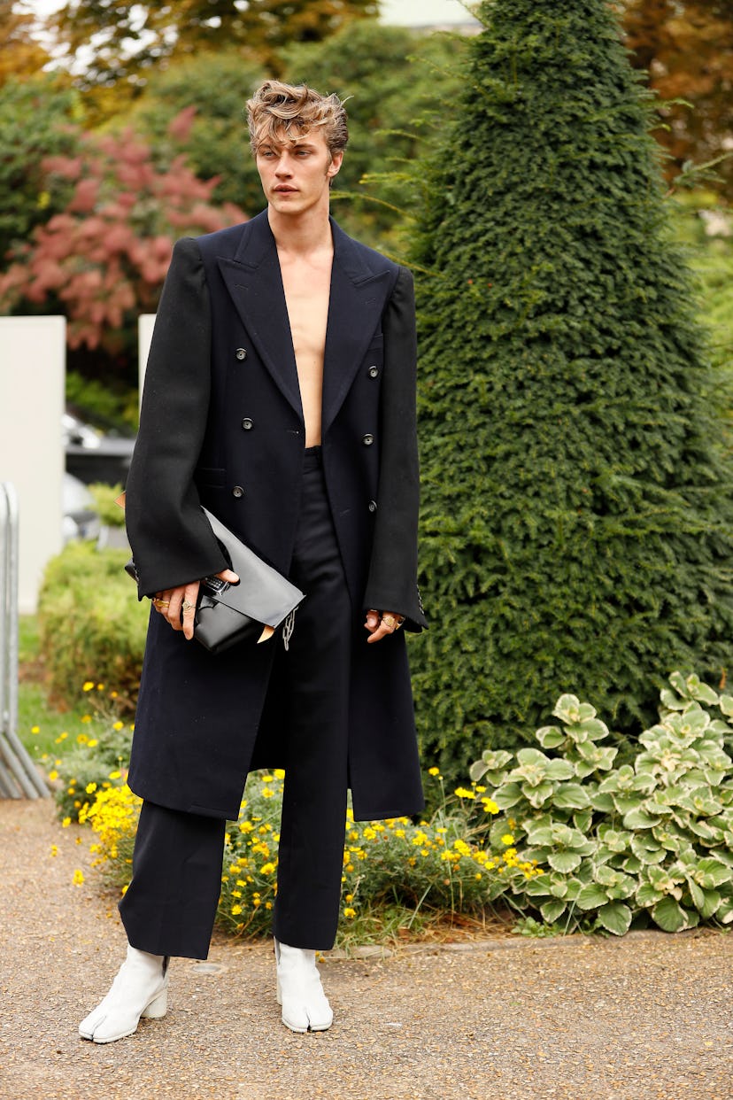 Street Style : Paris Fashion Week - Womenswear Spring Summer 2020 : Day Three