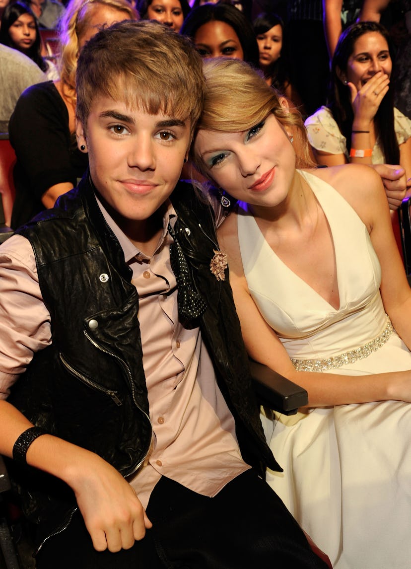 2011 Teen Choice Awards - Backstage And Audience