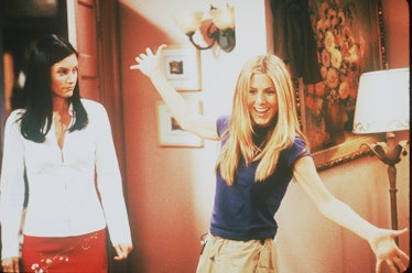Courteney Cox and Jennifer Aniston in the show Friends