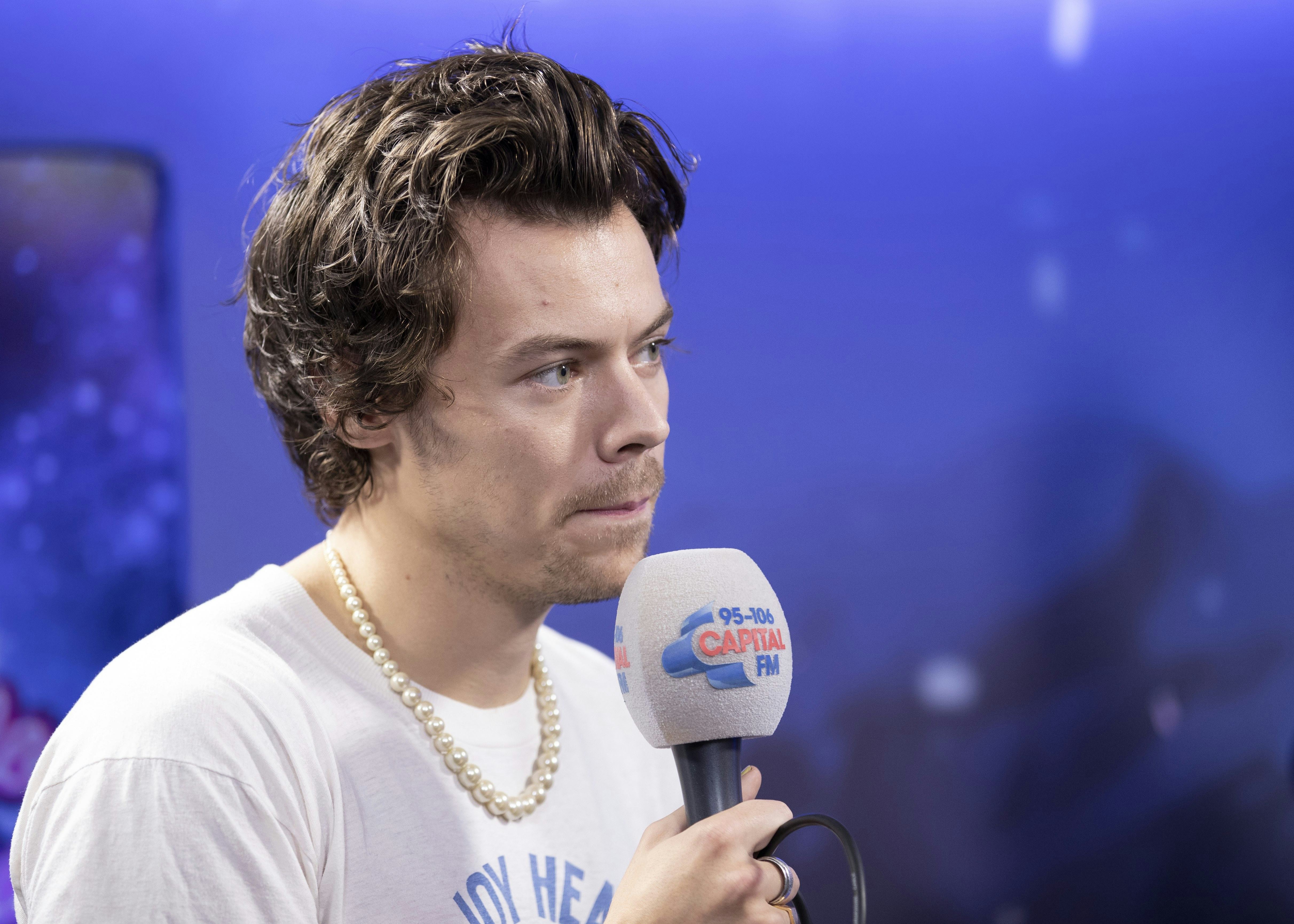 harry styles wearing pearl necklace