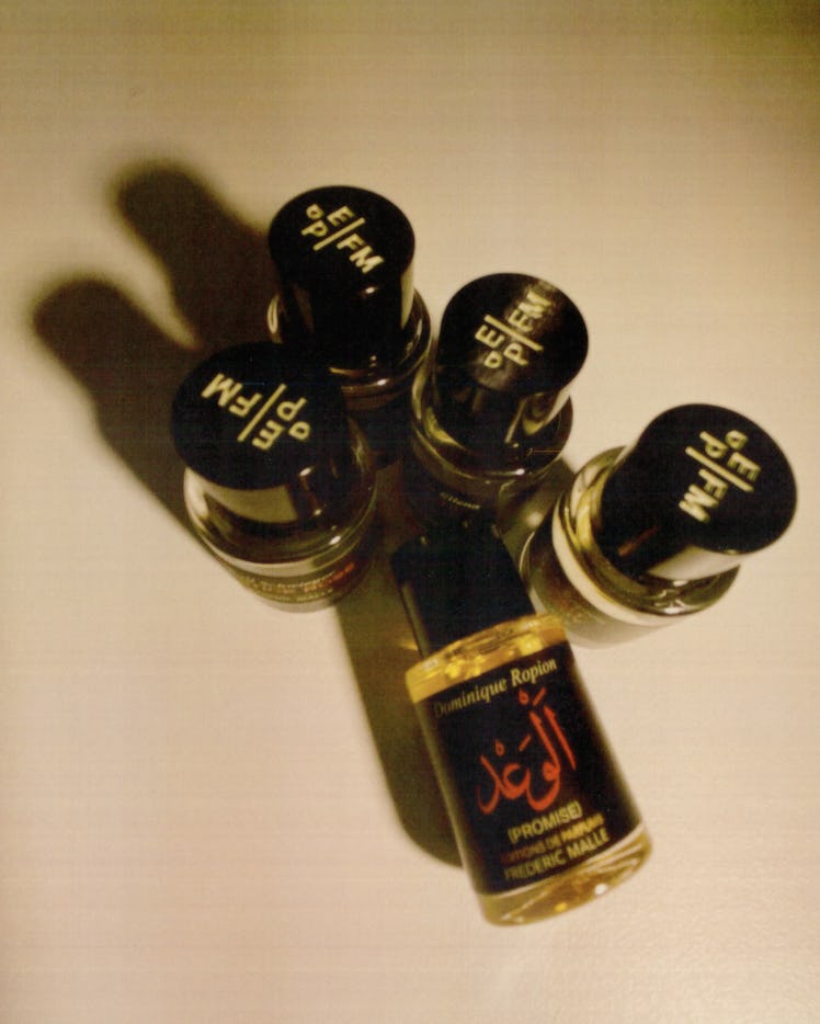 Five bottles of the perfume Frédéric Malle roses coffret on a white surface