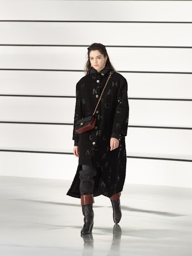 Jill Kortleve Is the First “Plus-Size” Model to Walk Chanel in 10