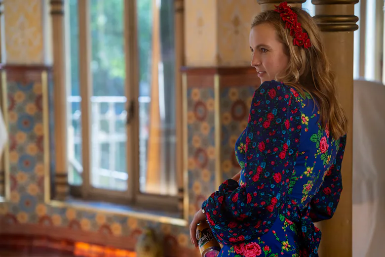 jodie comer blue floral dress jodie comer