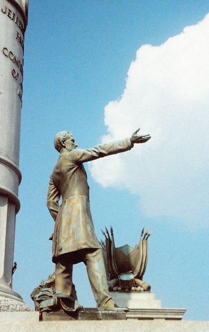 A statue of Jefferson Davis