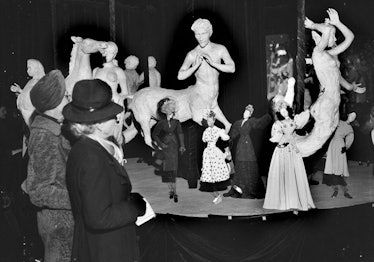 Théâtre de la mode. Paris, pavillon de Marsan, mai 1945.