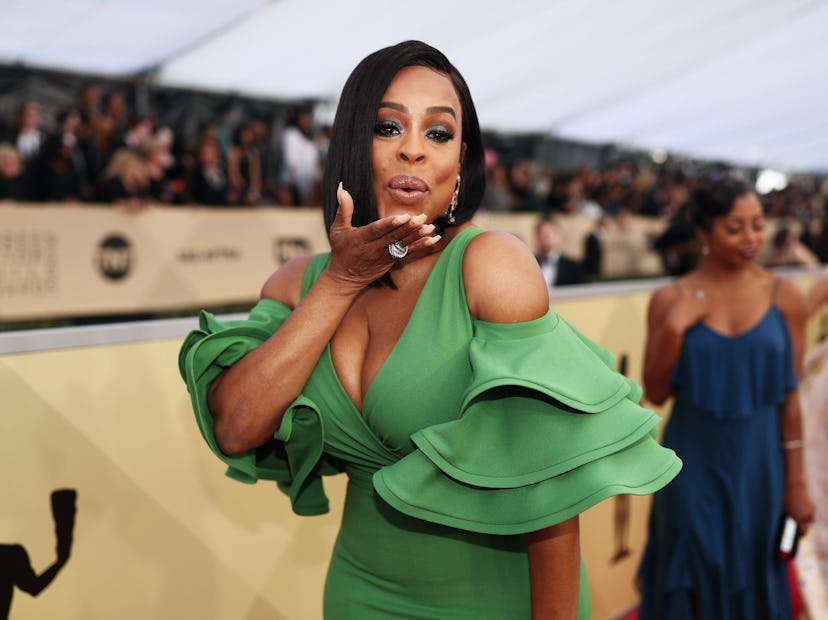 Niecy Nash blowing a kiss