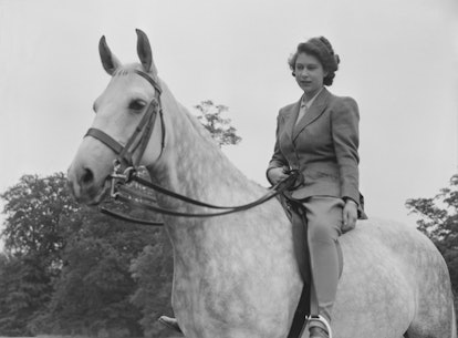 young queen elizabeth on horseback