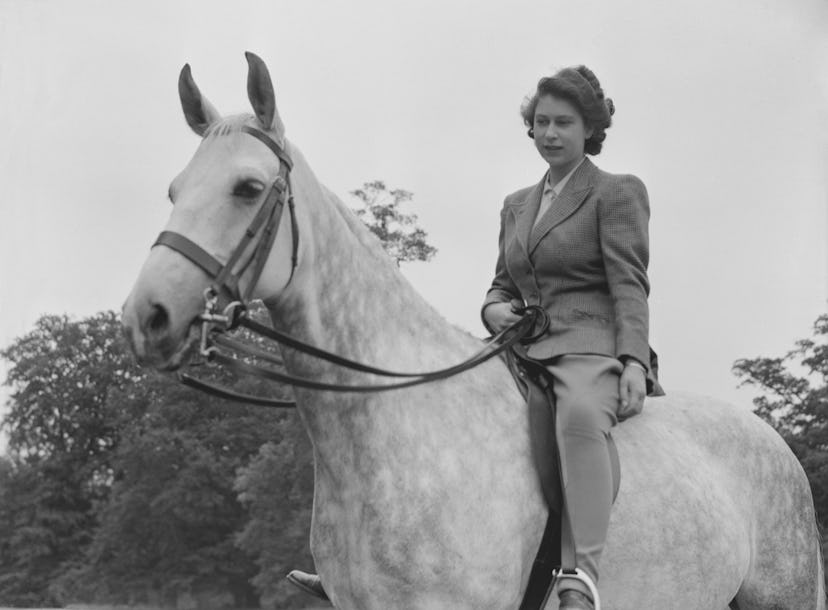 young queen elizabeth on horseback