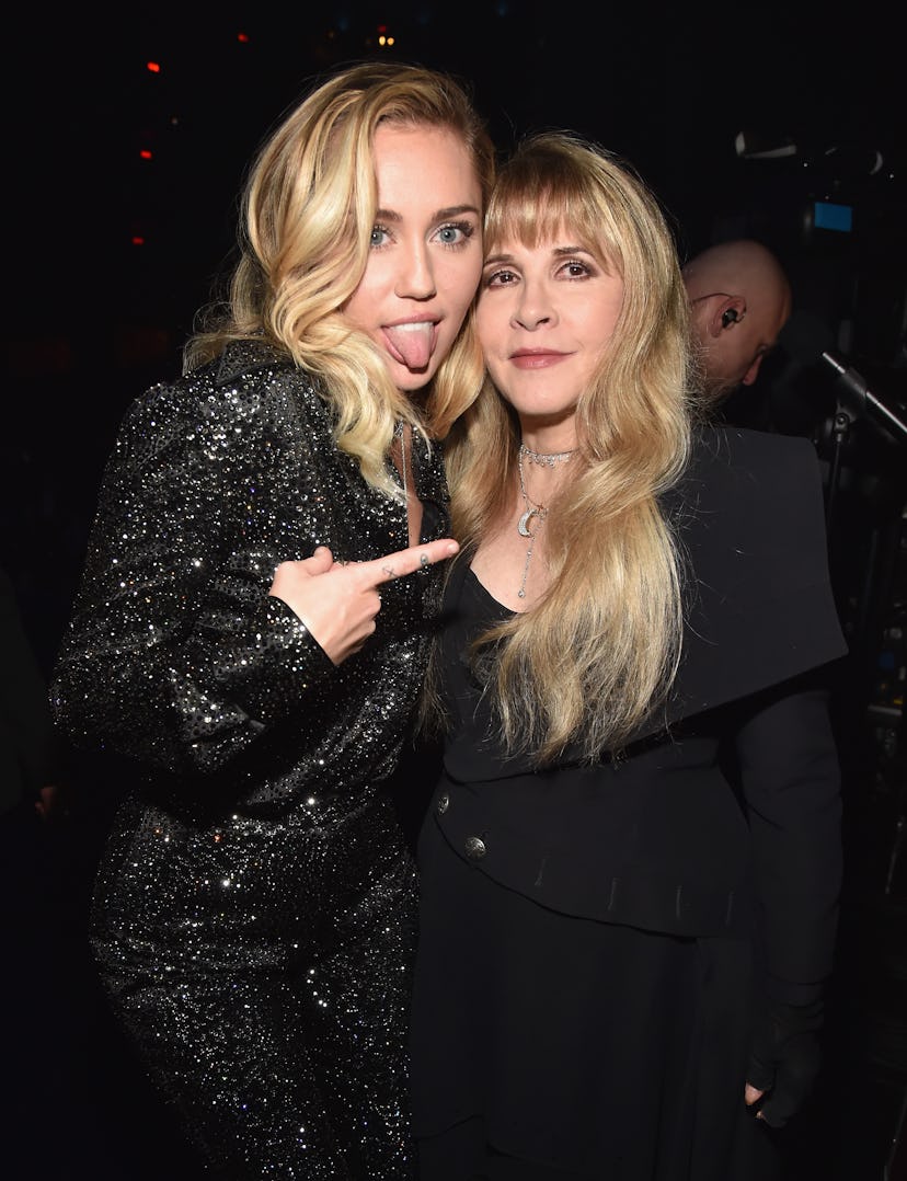 miley cyrus posing with stevie nicks