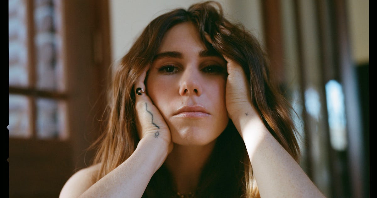 Zosia Mamet on Filming ‘The Flight Attendant’ and the Joy of On-Set