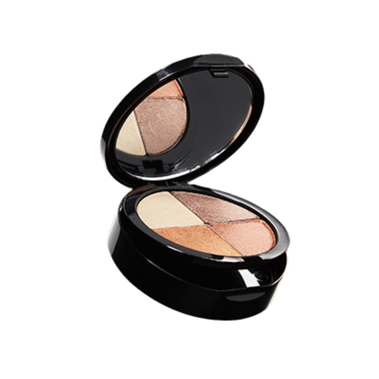 Ah-Shí Beauty Quattro Compact with shimmery highlighter 