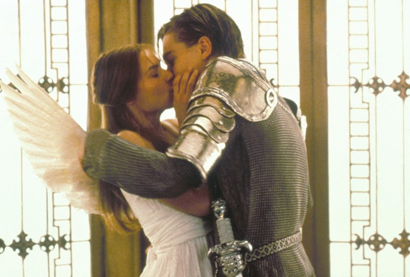 Leonardo DiCaprio and Claire Danes kissing in Romeo and Juliet 