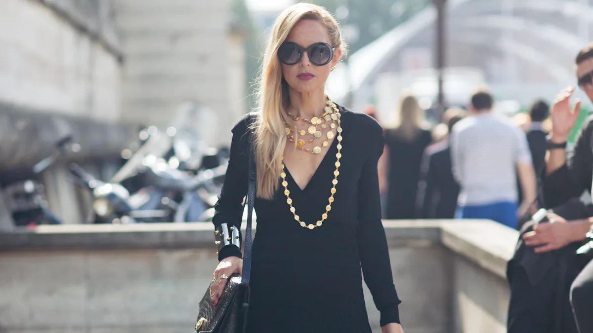 Rachel Zoe Street Style: Rock Head-To-Toe Black With Flair Rachel Zoe Street Style: Rock Head-To-Toe Black With Flair